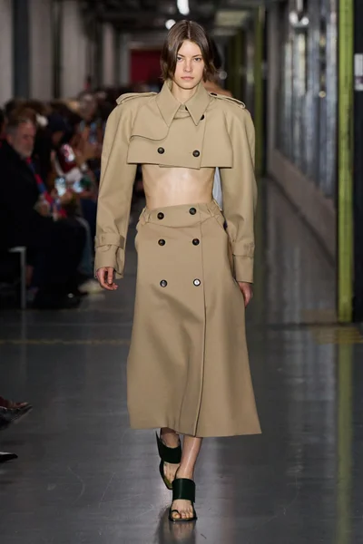 Look 11